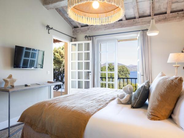 La Bastide d'Antoine : photo 1 de la chambre chambre double deluxe avec balcon - vue sur mer