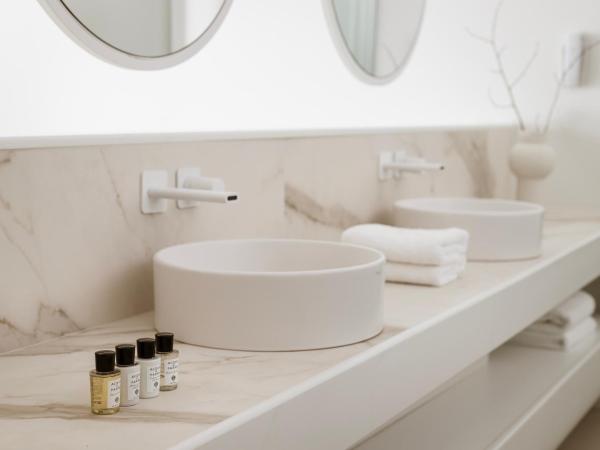 Lovia Mykonos : photo 8 de la chambre suite junior avec jacuzzi extérieur