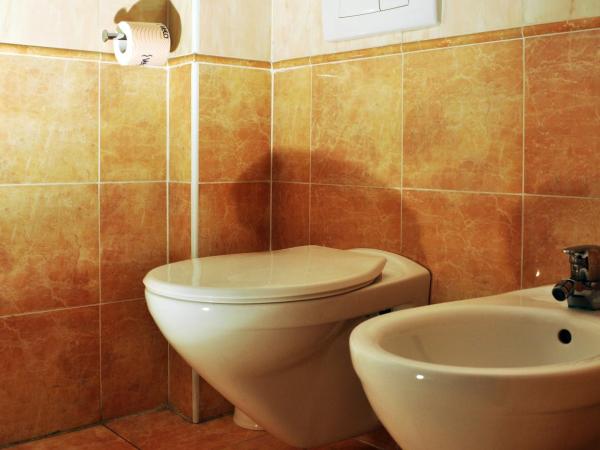 Hotel Sultano : photo 6 de la chambre chambre double ou lits jumeaux avec balcon