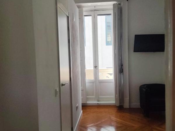 Grand Via House : photo 6 de la chambre chambre double avec salle de bains privative extérieure