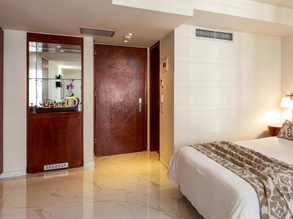 Theartemis Palace : photo 2 de la chambre suite premium avec jacuzzi extérieur