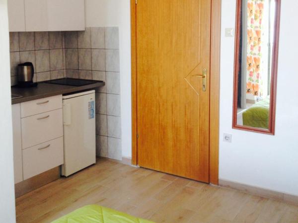 Guesthouse Villa Juric : photo 4 de la chambre studio avec balcon et vue sur la mer