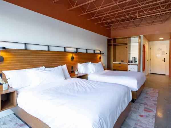 The Myriad Hotel : photo 4 de la chambre chambre standard avec 2 lits queen-size