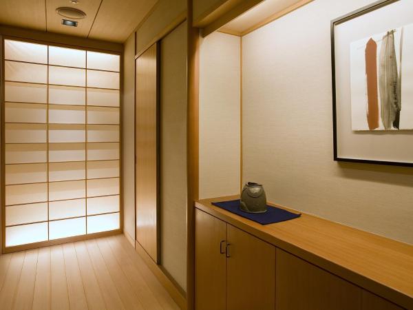 Hotel East 21 Tokyo : photo 5 de la chambre chambre lit king-size - vue sur la tour tokyo skytree - non-fumeurs