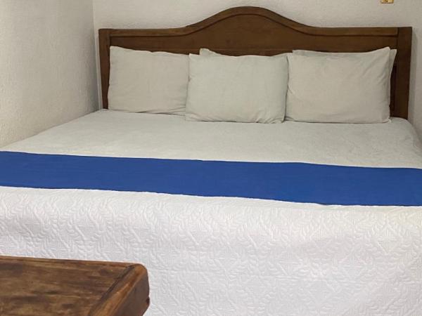 Hotel Nacional : photo 4 de la chambre chambre lit king-size avec balcon