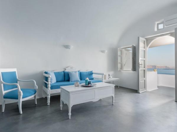 Thirea Suites : photo 4 de la chambre suite supérieure avec bain à remous extérieur - vue sur caldeira