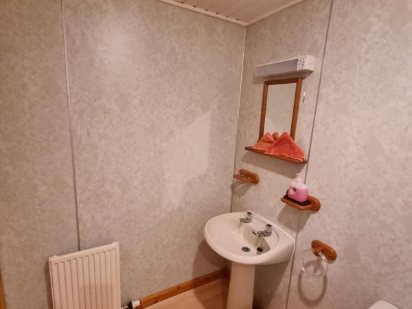 The Jays Guest House : photo 6 de la chambre chambre lits jumeaux standard avec salle de bains privative séparée