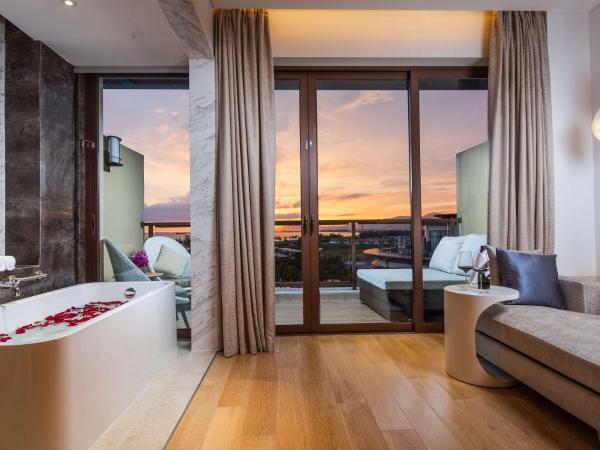 Thousand Cranes Sanya Yazhou Bay Int'l Exchange Centre,Curio by Hilton : photo 3 de la chambre chambre king premier avec vue sur l'océan