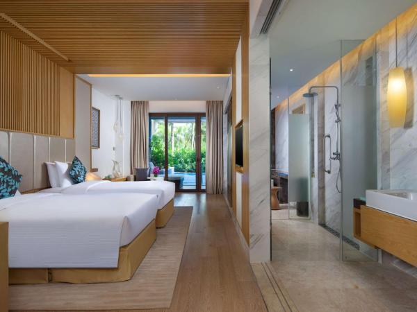 Thousand Cranes Sanya Yazhou Bay Int'l Exchange Centre,Curio by Hilton : photo 3 de la chambre chambre lits jumeaux - vue sur piscine