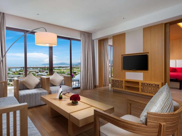 Thousand Cranes Sanya Yazhou Bay Int'l Exchange Centre,Curio by Hilton : photo 3 de la chambre suite 1 chambre lit king-size - vue sur océan