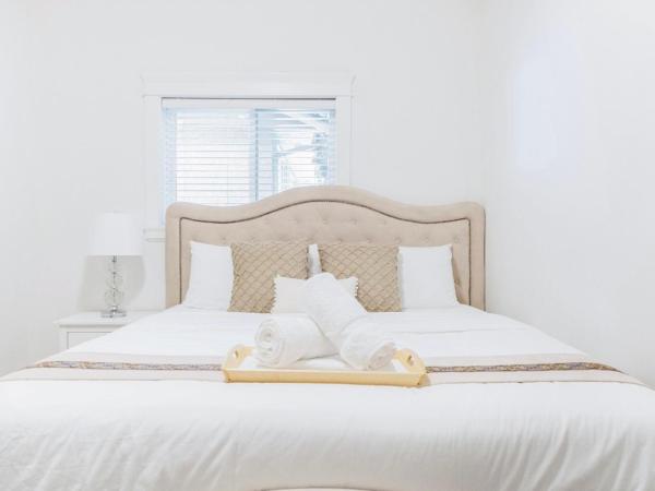 Si & Daniel Home Near YVR Airport & Skytrain Separate Entry Free Parking : photo 5 de la chambre chambre lit king-size