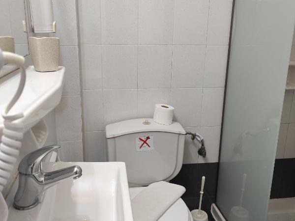 Filoxenia Beach Hotel : photo 1 de la chambre petite chambre double ou lits jumeaux