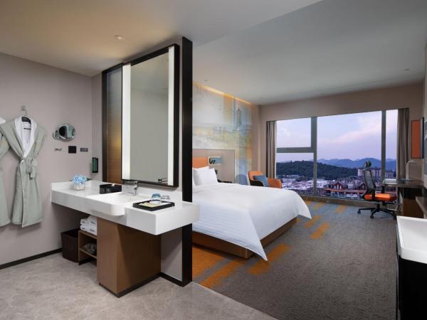 Hampton by Hilton Hangzhou Zhuantang Academy of Fine Arts : photo 3 de la chambre chambre lit king-size de luxe - vue sur montagne