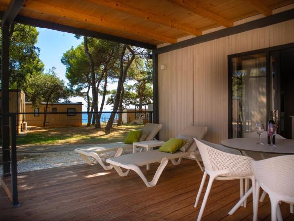 Arena Stoja Camping Homes : photo 1 de la chambre villa de camping deluxe - vue sur mer