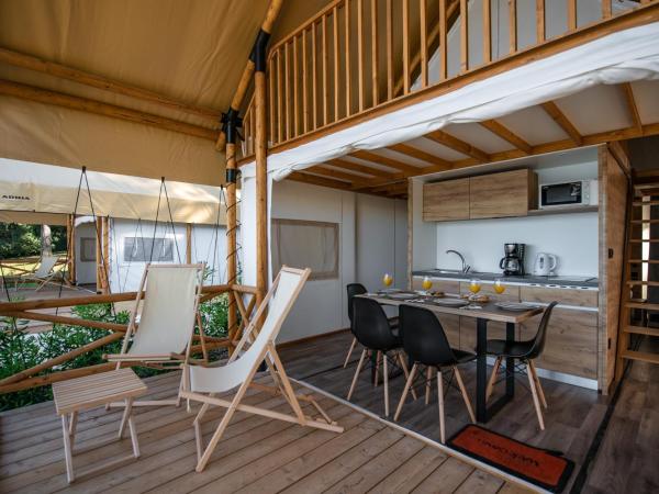 Arena Stoja Camping Homes : photo 10 de la chambre tente safari 2 chambres supérieure - vue sur mer