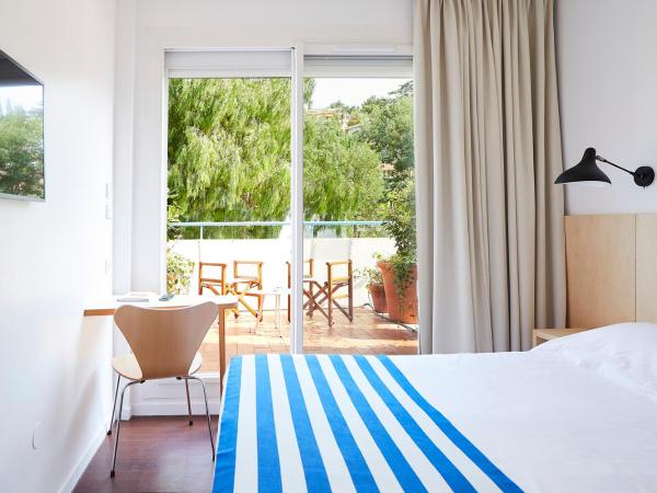 Hôtel California : photo 2 de la chambre chambre double avec terrasse - vue sur colline