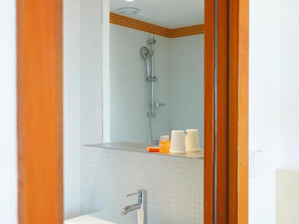 Hôtel California : photo 6 de la chambre chambre double avec balcon - vue sur mer