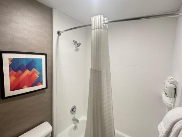 La Quinta Inn by Wyndham Columbia NE Fort Jackson : photo 9 de la chambre standard room with two queen beds, non-smoking