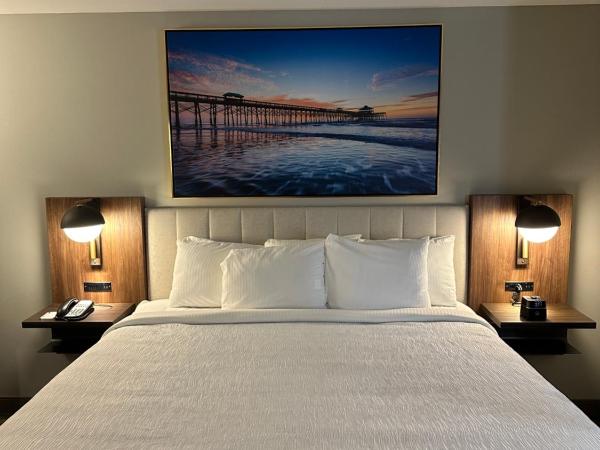 La Quinta Inn by Wyndham Columbia NE Fort Jackson : photo 8 de la chambre chambre lit king-size - accessible aux personnes à mobilité réduite - non-fumeurs