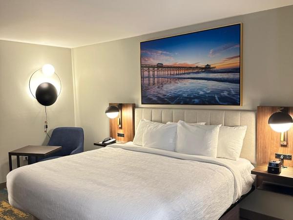 La Quinta Inn by Wyndham Columbia NE Fort Jackson : photo 7 de la chambre chambre lit king-size - accessible aux personnes à mobilité réduite - non-fumeurs