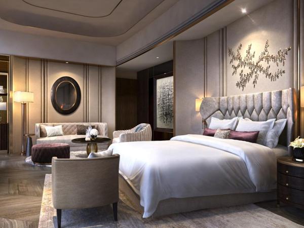 Sheraton Kuching Hotel : photo 3 de la chambre suite présidentielle lit king-size