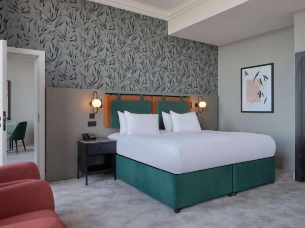 DoubleTree By Hilton Brighton Metropole : photo 3 de la chambre suite 1 chambre lit king-size avec balcon - vue