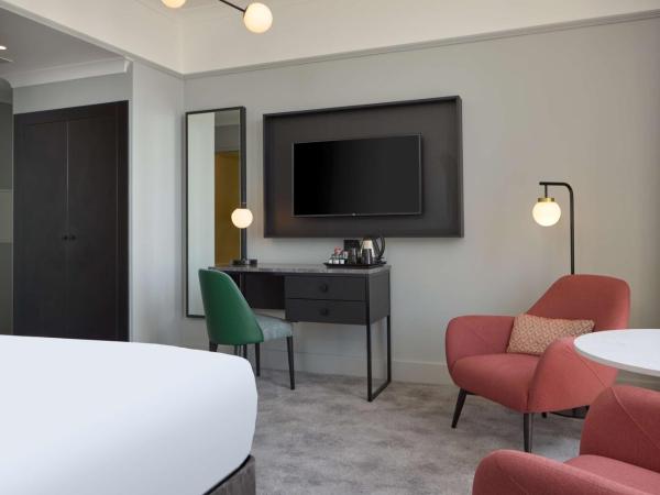 DoubleTree By Hilton Brighton Metropole : photo 6 de la chambre chambre lit queen-size supérieure avec balcon - vue sur mer