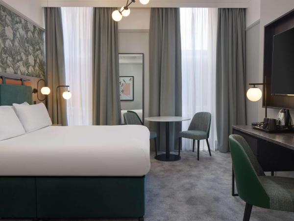 DoubleTree By Hilton Brighton Metropole : photo 2 de la chambre chambre lit queen-size - pour personnes à mobilité réduite