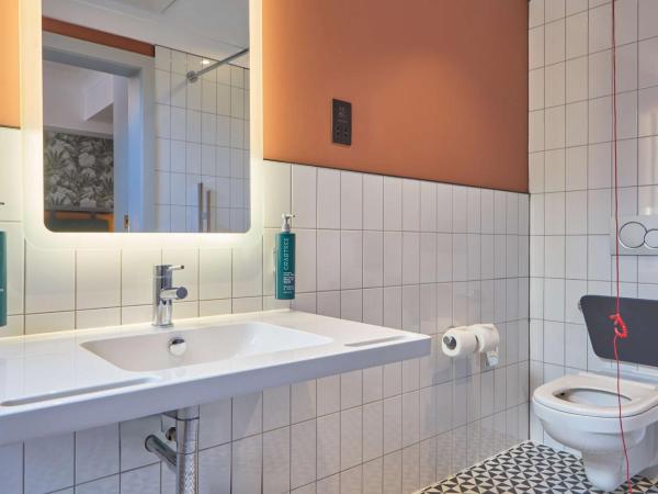 DoubleTree By Hilton Brighton Metropole : photo 6 de la chambre chambre lit queen-size - pour personnes à mobilité réduite