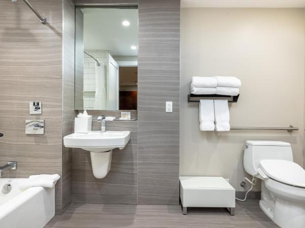 Infinity Hotel San Francisco, Tapestry Collection by Hilton : photo 1 de la chambre chambre double avec 2 lits doubles et baignoire - accessible aux personnes à mobilité réduite/malentendantes