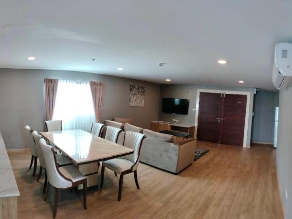 The Lux Ladprao 10 : photo 2 de la chambre suite familiale