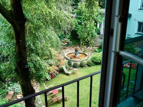 Boutique Hotel & Villa AUERSPERG : photo 2 de la chambre chambre double supérieure - vue sur jardin