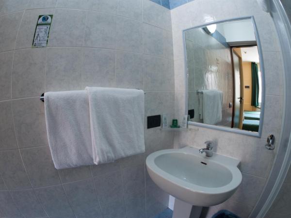 The Best Hotel : photo 5 de la chambre chambre lits jumeaux