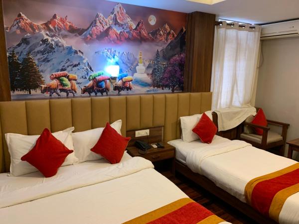 Redstone Regency Hotel : photo 1 de la chambre chambre familiale deluxe