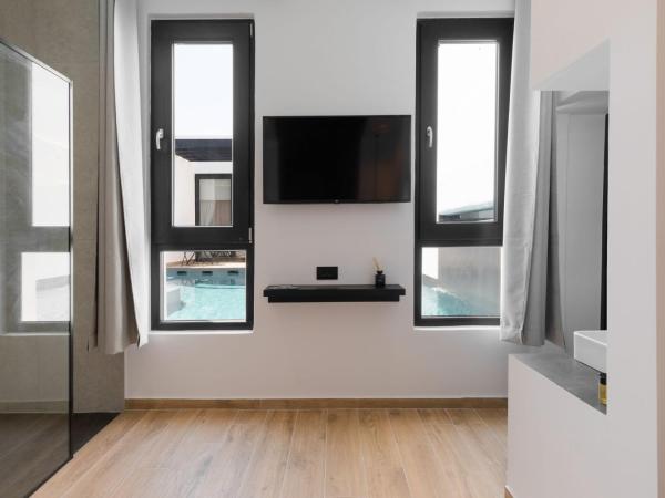 Laguna Suites in Mazera Mykonos : photo 10 de la chambre chambre lit queen-size - vue sur piscine