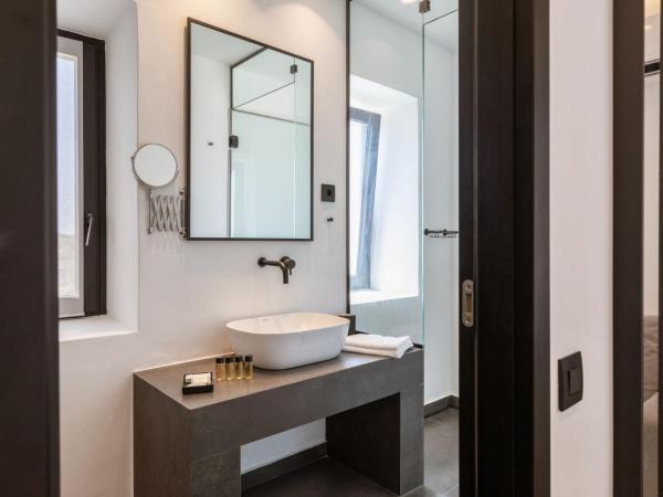 Mazera Boutique Hotel : photo 2 de la chambre chambre lit king-size avec baignoire spa