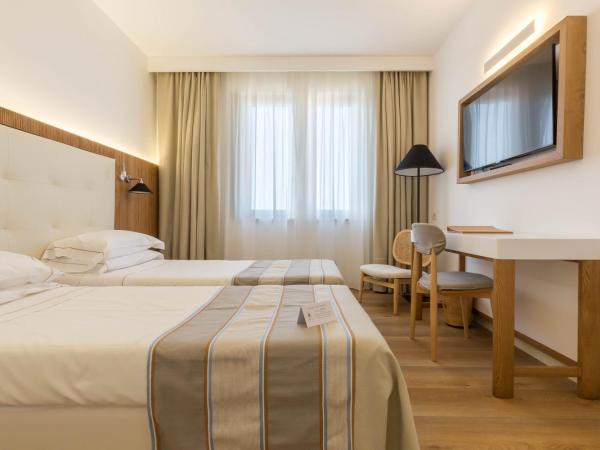 Hotel Catalunya : photo 4 de la chambre chambre double ou lits jumeaux supérieure - vue sur mer