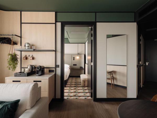 DoubleTree by Hilton Amsterdam Centraal Station : photo 9 de la chambre suite 1 chambre supérieure - vue sur ville