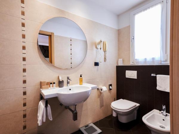 Hotel Touring : photo 9 de la chambre chambre simple avec terrasse