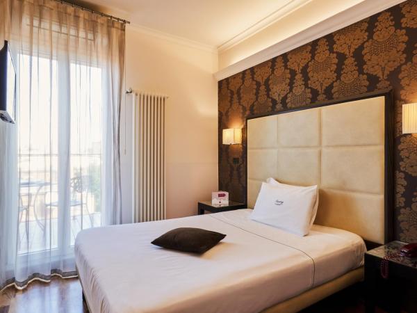 Hotel Touring : photo 7 de la chambre chambre simple avec terrasse