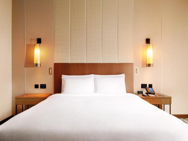 Hilton Kota Kinabalu : photo 10 de la chambre chambre lit king-size exécutive