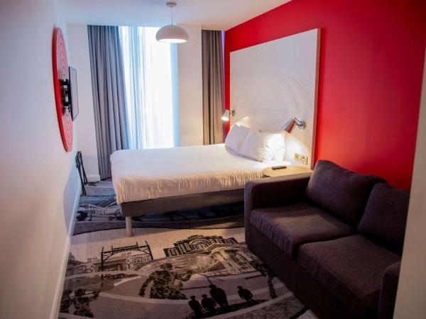 ibis Styles Glasgow Central : photo 1 de la chambre chambre double avec canapé-lit