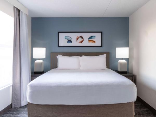 Hyatt House Colorado Springs Airport : photo 3 de la chambre king studio suite with sofa bed, kitchen and tub - disability access