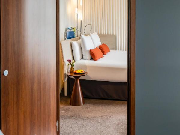 Molitor Hôtel & Spa Paris - MGallery Collection : photo 5 de la chambre chambre familiale classique avec 2 chambres communicantes - vue sur piscine