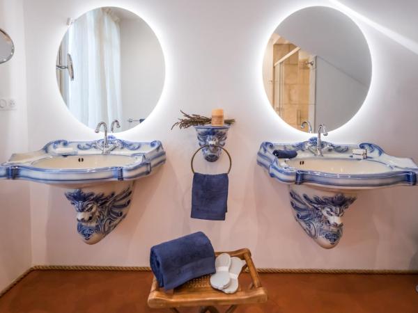 Domaine de la Cascade Parfumée : photo 8 de la chambre chambre lit king-size - vue sur montagne