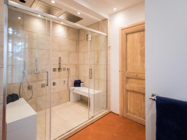 Domaine de la Cascade Parfumée : photo 7 de la chambre chambre lit king-size - vue sur montagne