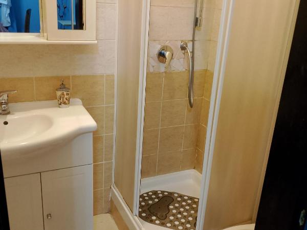 Al Relax : photo 3 de la chambre chambre double deluxe avec douche