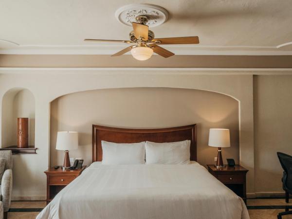 Villa Mercedes Curio Collection By Hilton : photo 4 de la chambre chambre lit king-size deluxe