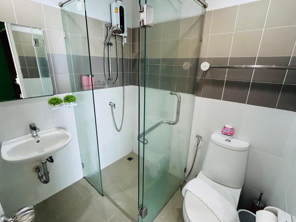 Studio room in Mango House : photo 6 de la chambre chambre double avec balcon (2 adultes + 1 enfant)