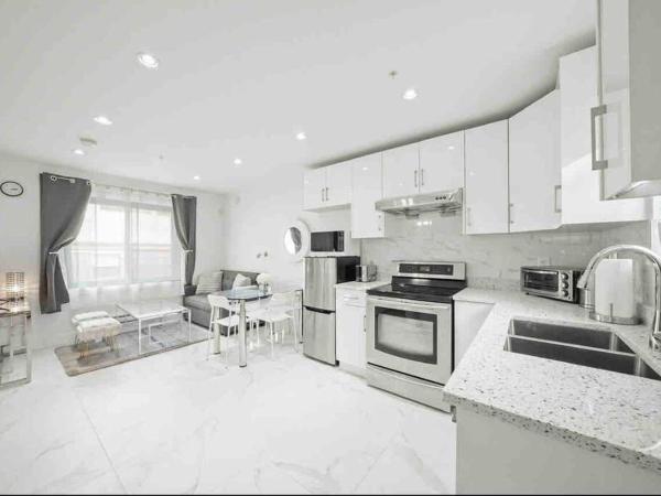 Entire NEW Cozy and Modern 2-storey HOUSE : photo 2 de la chambre appartement 2 chambres